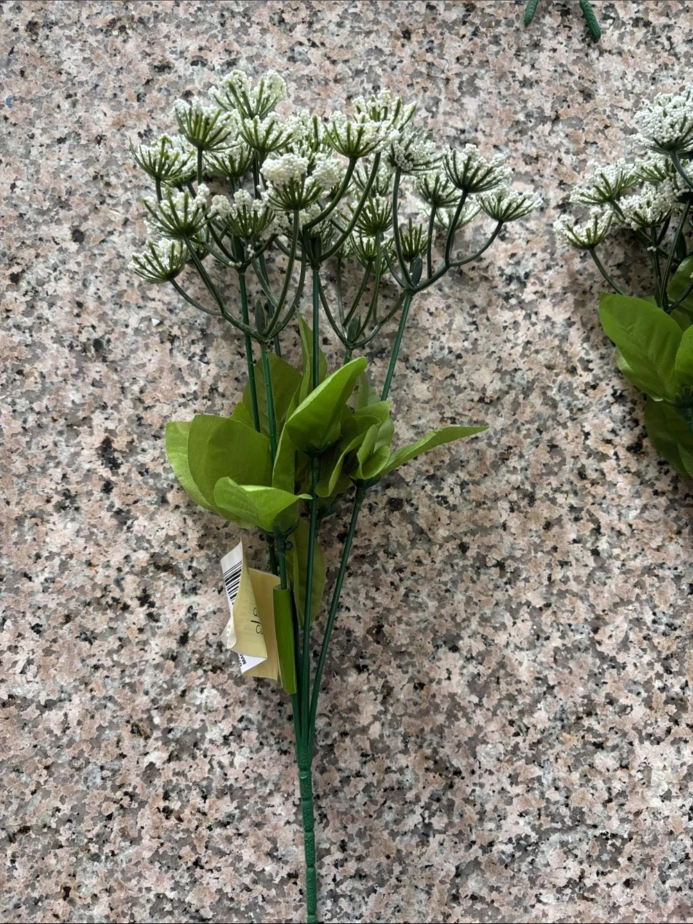 NWT Artificial Queen Anne’s Lace Stem Bundle (6 pieces) in White and Green